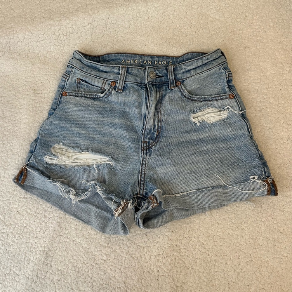 AE Strigid distressed Mom Shorts 00